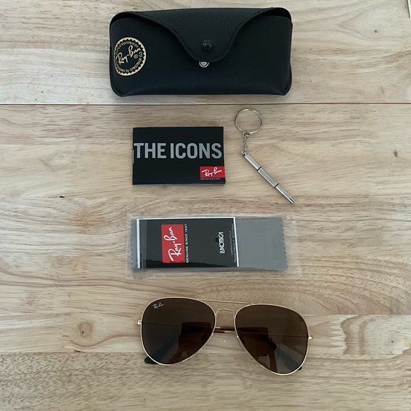 Ray Ban Aviators - Picture 2 of 3